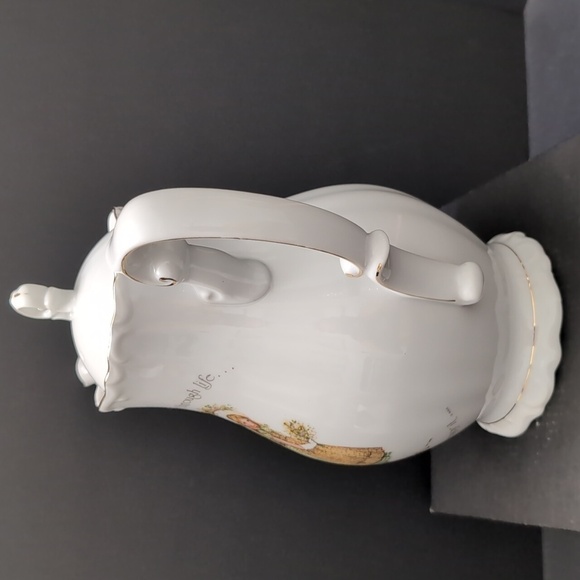VGT,Holly Hobbie White Porcelain Teapot Features A Young Girl In a Green Dress. - Picture 4 of 12